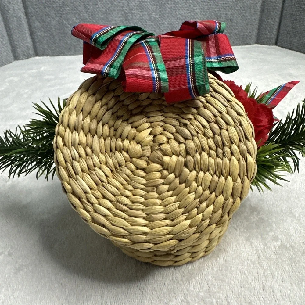 Vintage Small Wicker Christmas Basket With Floral Lid Ribbon Multicolor 4